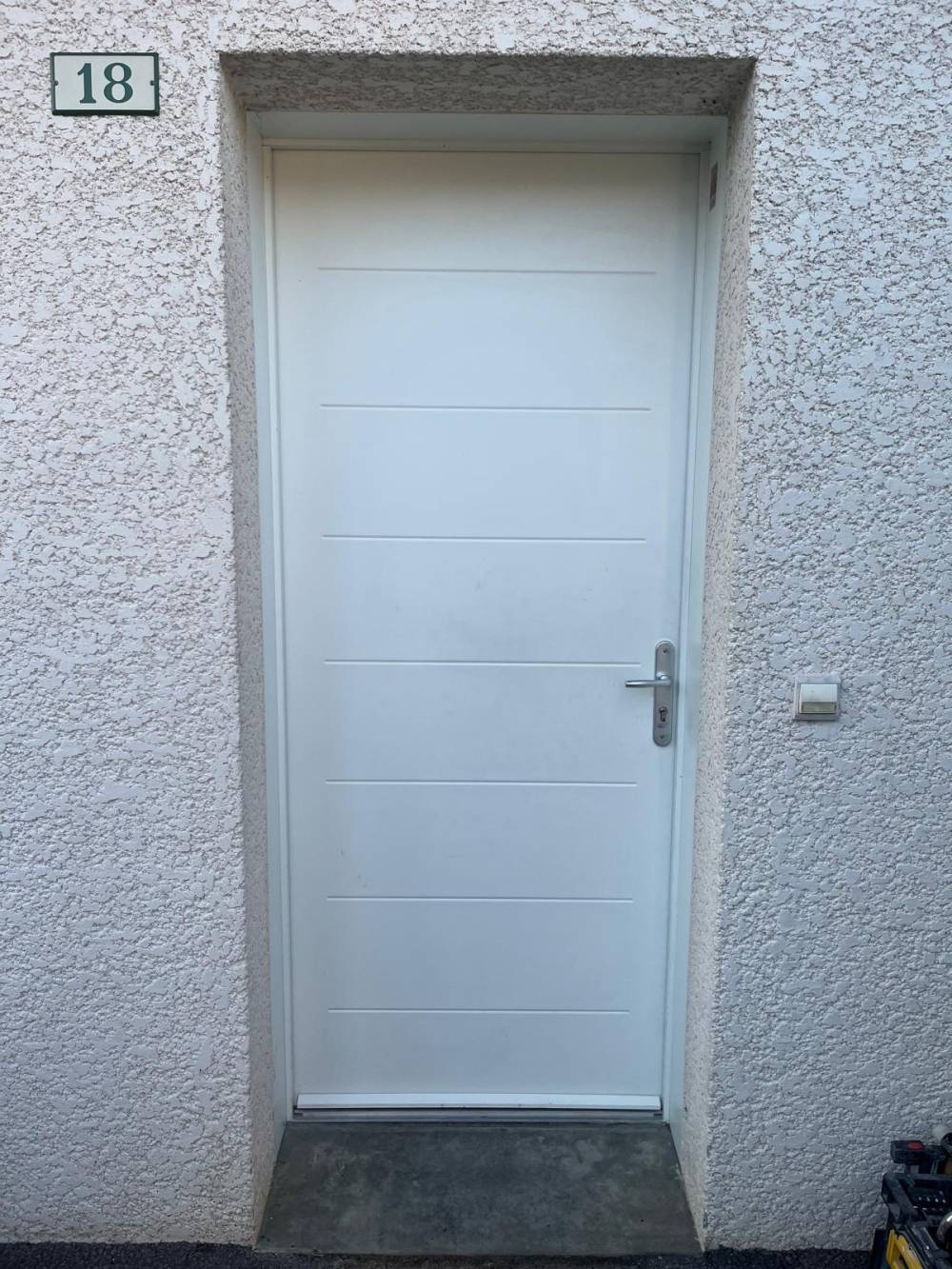 PORTE AVANT